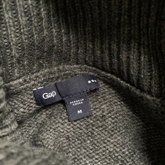 GAP grey turtleneck size M (brooch NOT SOLD) - Picture 7 of 9